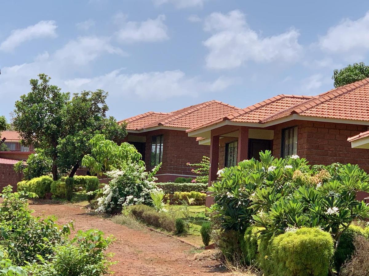 Regenta Resort Mango Village Guhagar Kudān Екстериор снимка