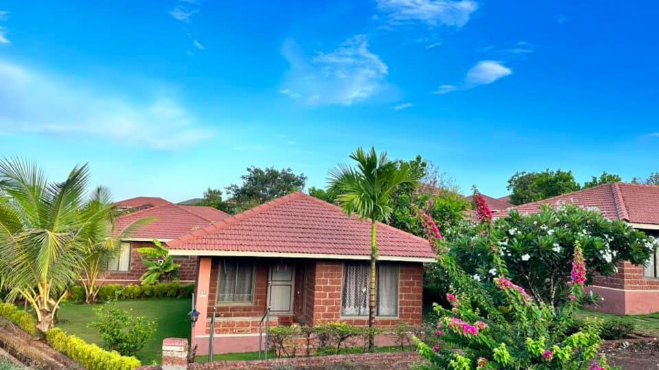 Regenta Resort Mango Village Guhagar Kudān Екстериор снимка