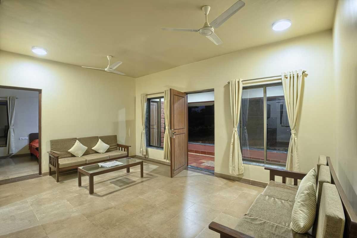 Regenta Resort Mango Village Guhagar Kudān Екстериор снимка
