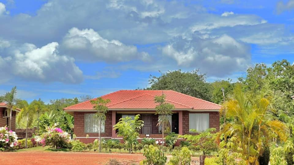Regenta Resort Mango Village Guhagar Kudān Екстериор снимка