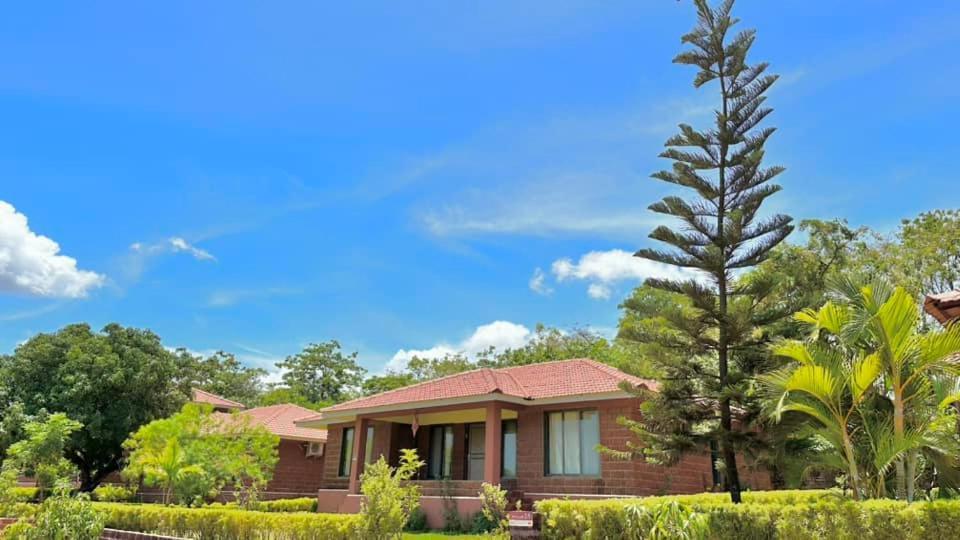 Regenta Resort Mango Village Guhagar Kudān Екстериор снимка